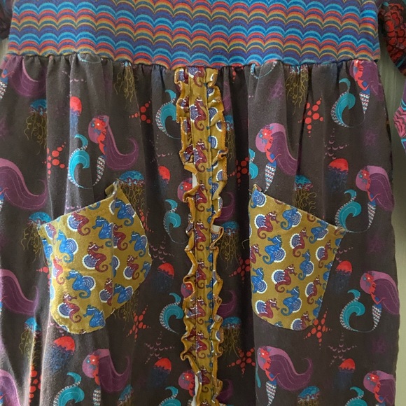 Jelly and Pug Multicolor Girls Dress size 8, Ruffle Down Front, 2 Front Pockets - Picture 4 of 7